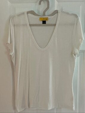 St. John SoCa deep V-Neck Short Sleeve Tee